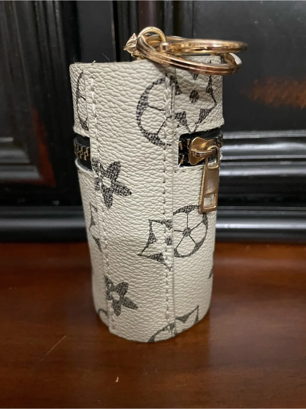 Cream Printed Leatherette Mini Case with Keychain bag charm - Picture 4 of 5
